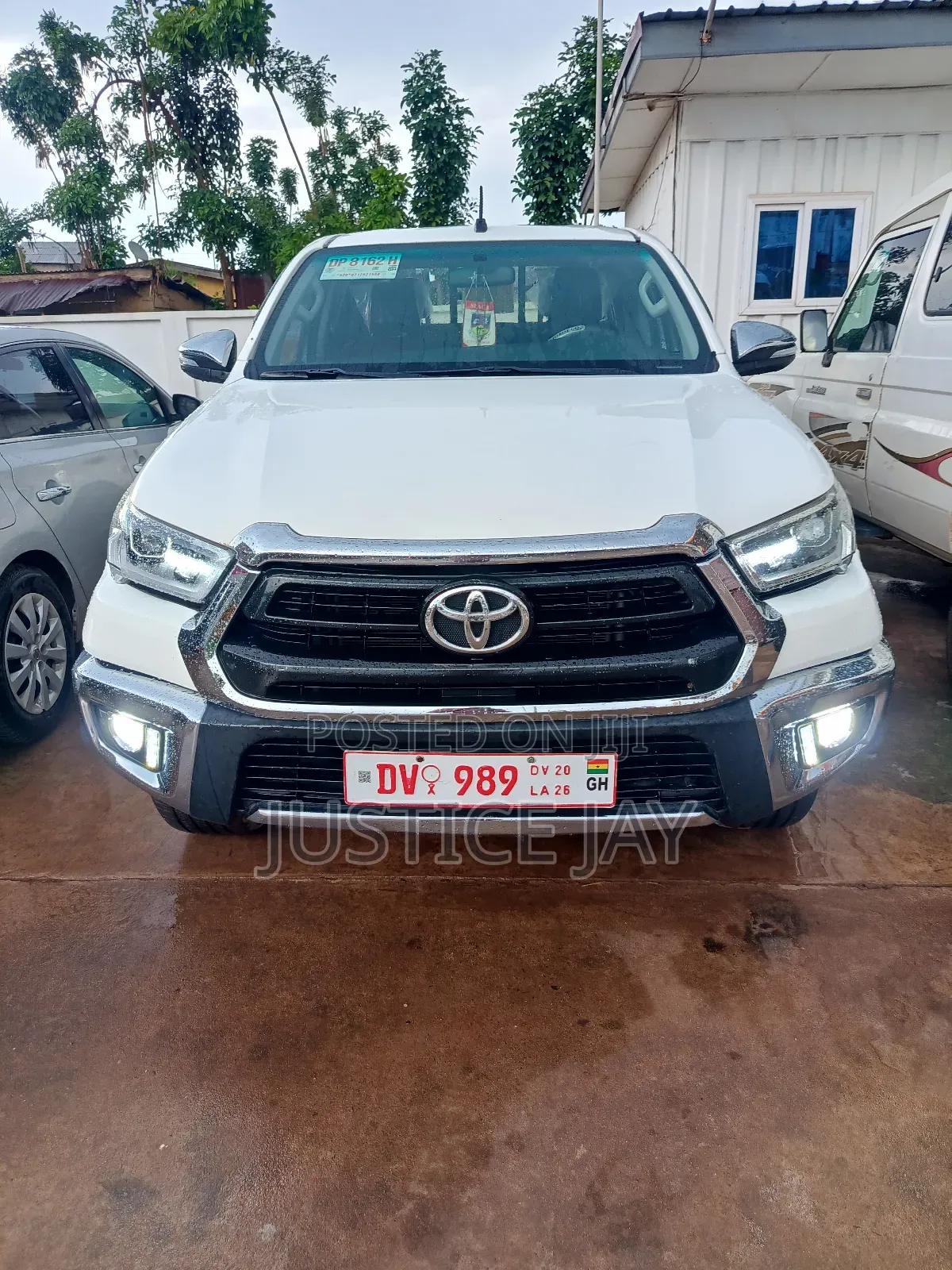 Toyota Hilux 2023 White