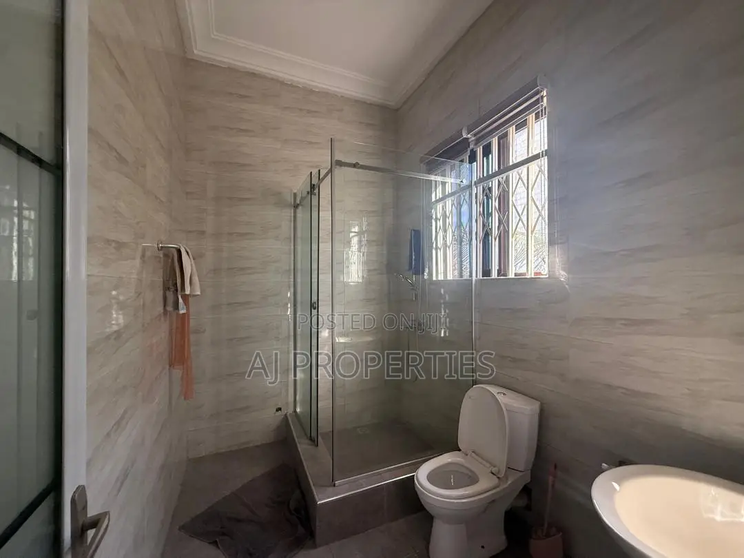 Furnished 5bdrm House in Community 25 for sale