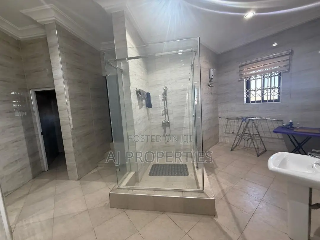 Furnished 5bdrm House in Community 25 for sale