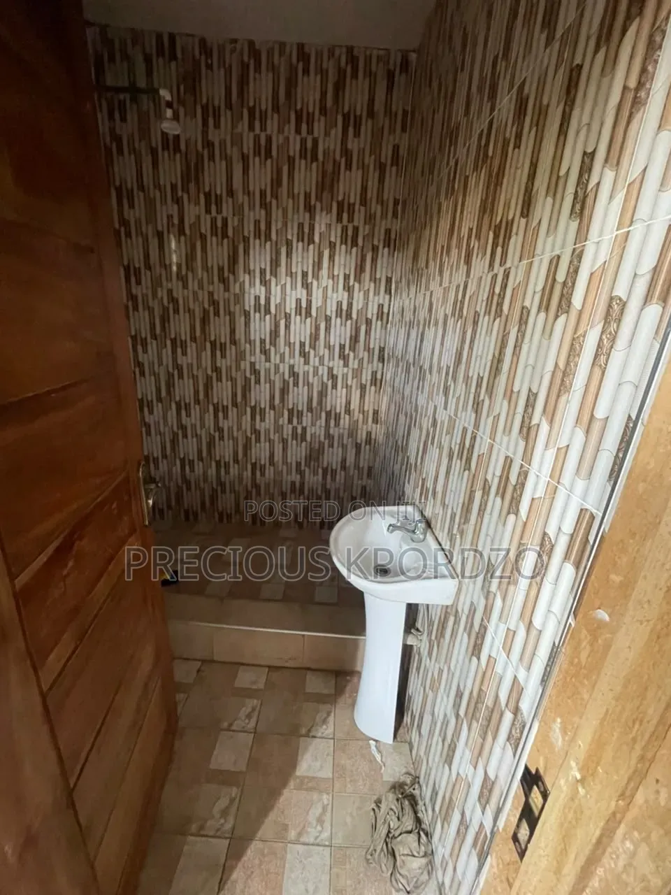 1bdrm Room & Parlour in Adenta New Legon for rent