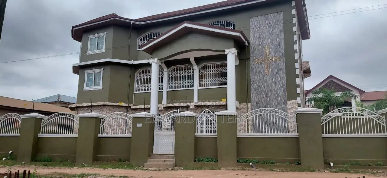 10bdrm House in Eddy Properties, Kumasi Metropolitan for sale