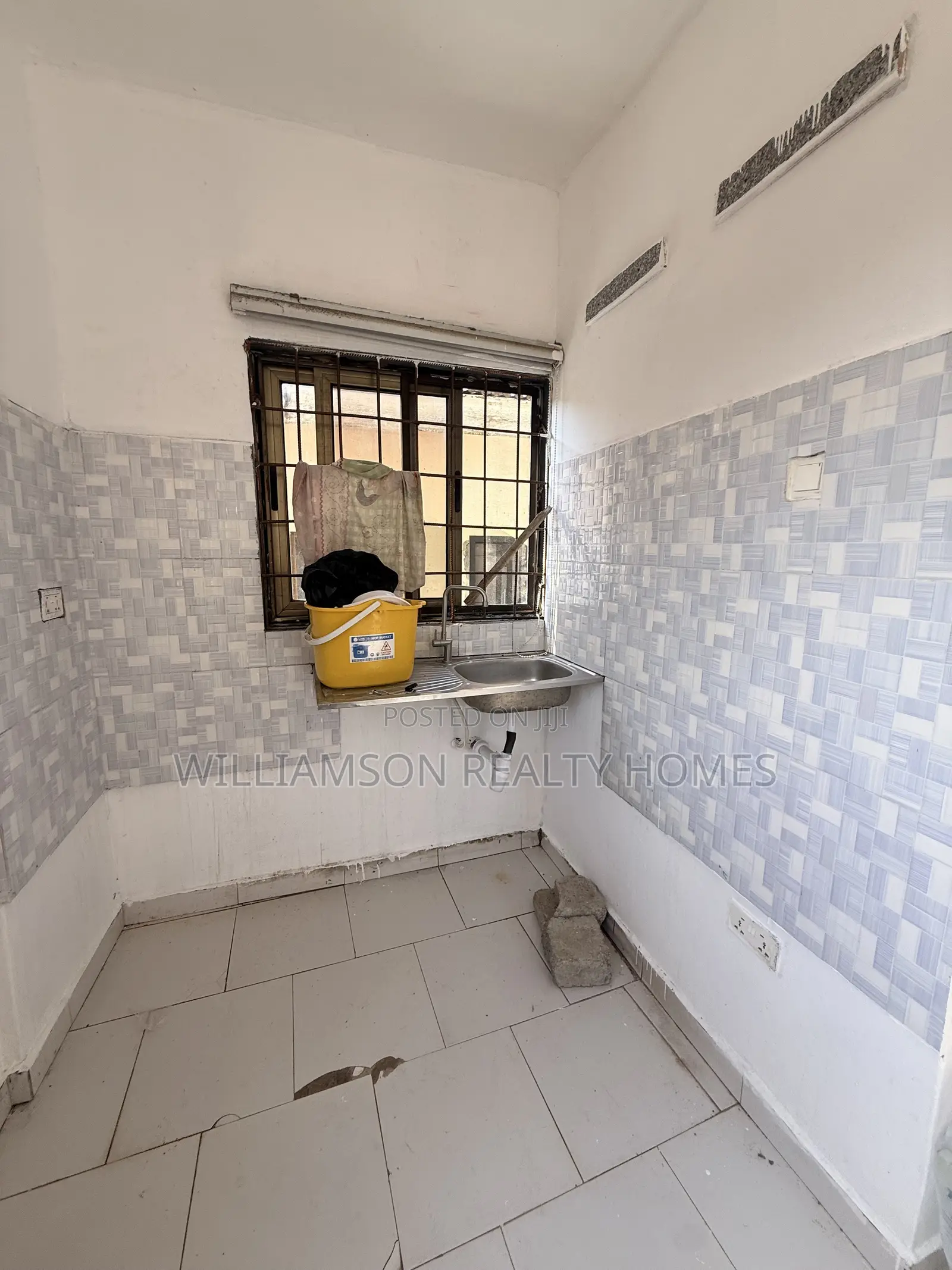 1bdrm Apartment in Community 18 Area, Spintex for rent