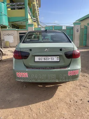 Hyundai Elantra 2010 Green
