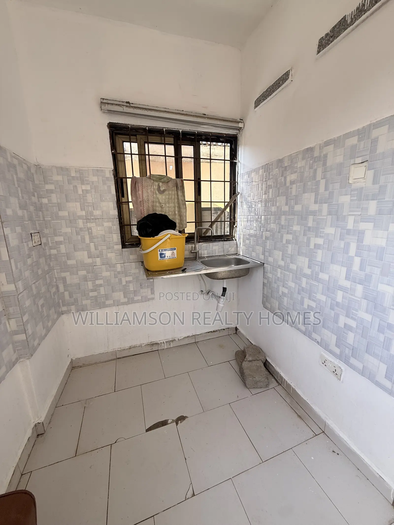 1bdrm Apartment in Community 18 Area, Spintex for rent
