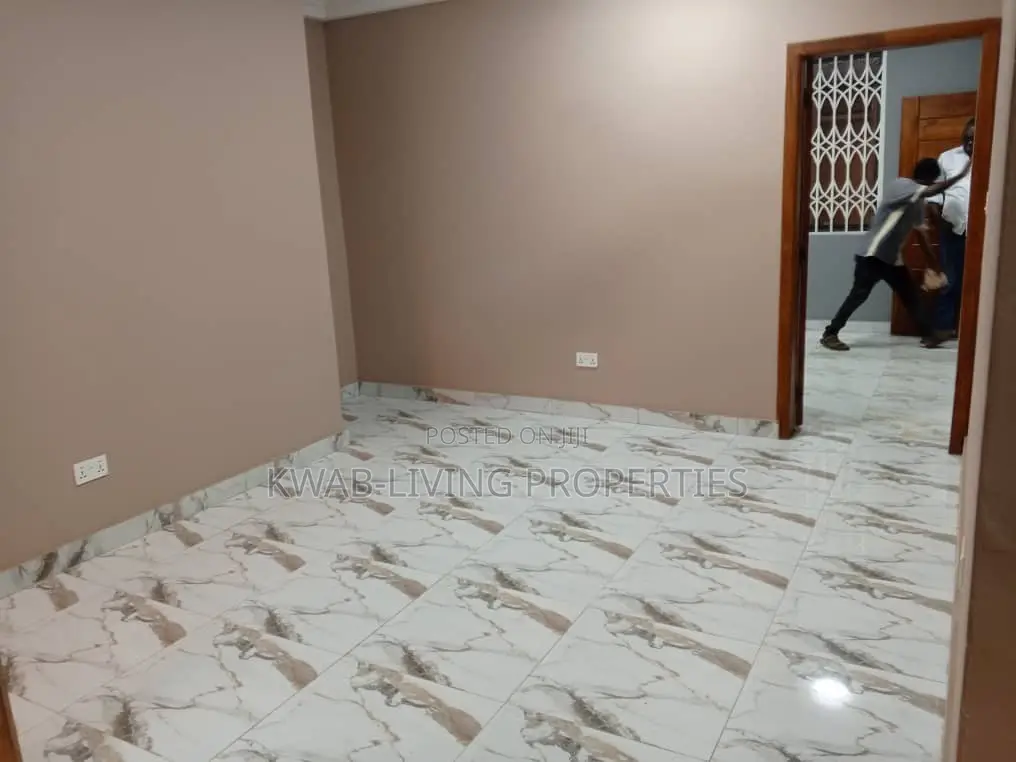 3bdrm Apartment in Lake Side Estate for rent