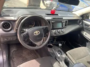 Toyota RAV4 XLE 4dr SUV AWD (2.5L 4cyl 6A) 2018 Gray