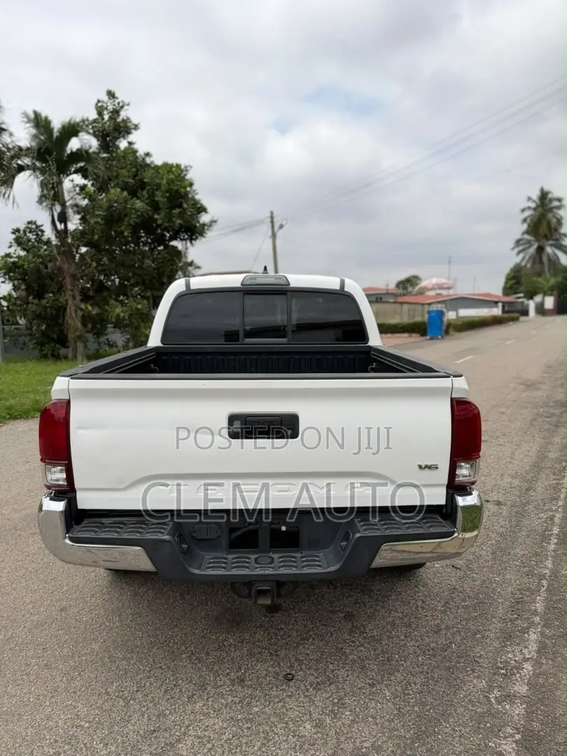 Toyota Tacoma 2018 White