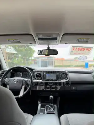 Toyota Tacoma 2018 White