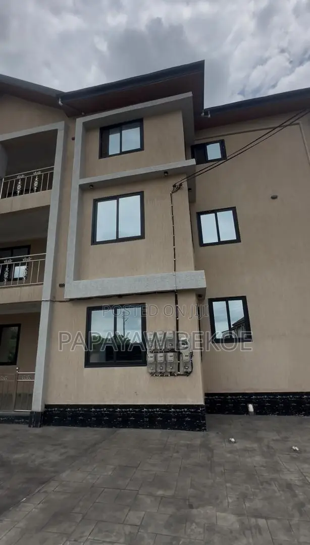 6bdrm House in New-Juaben Municipal for sale