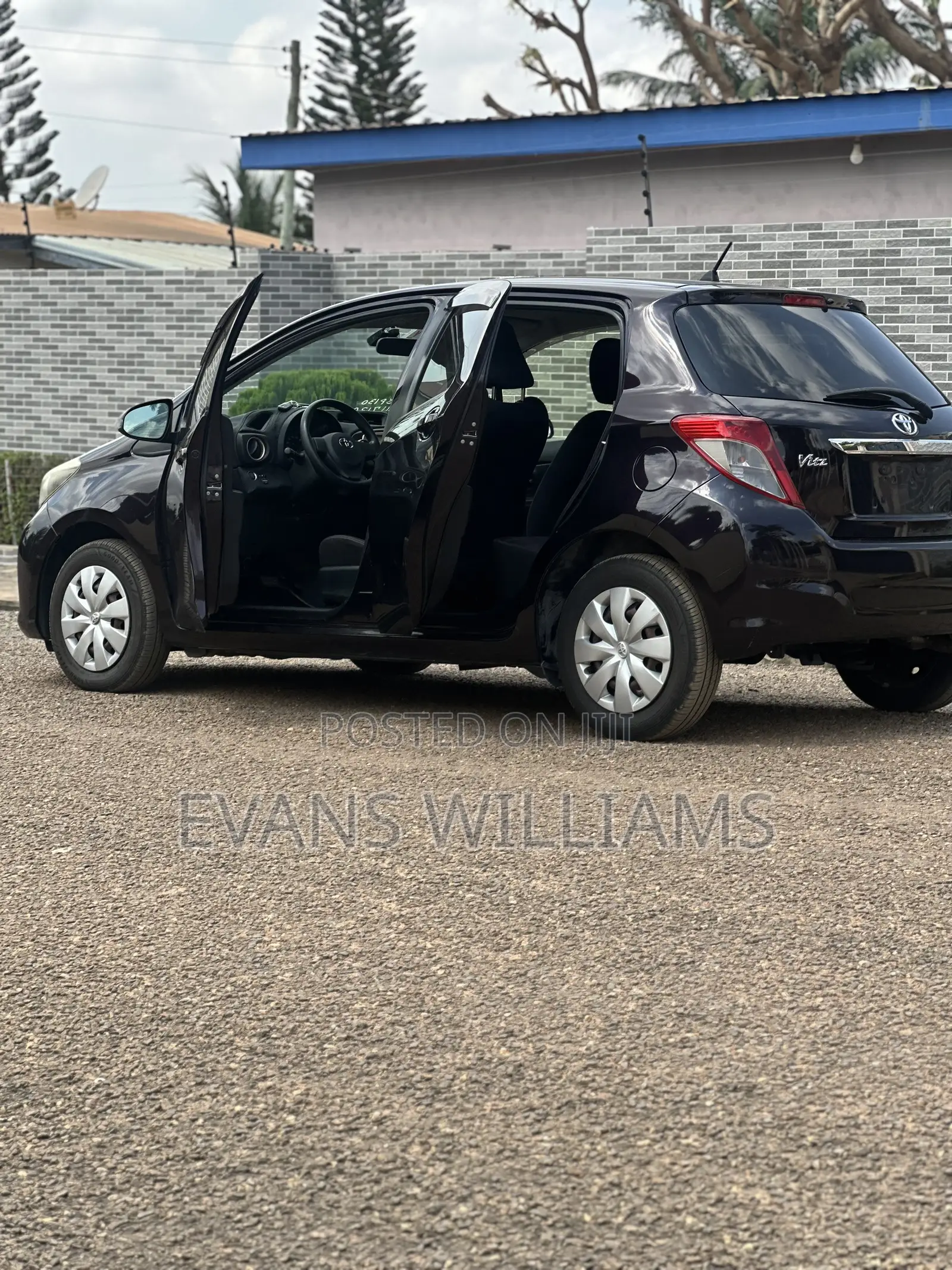 Toyota Vitz 1.3 FWD 5dr 2013 Purple