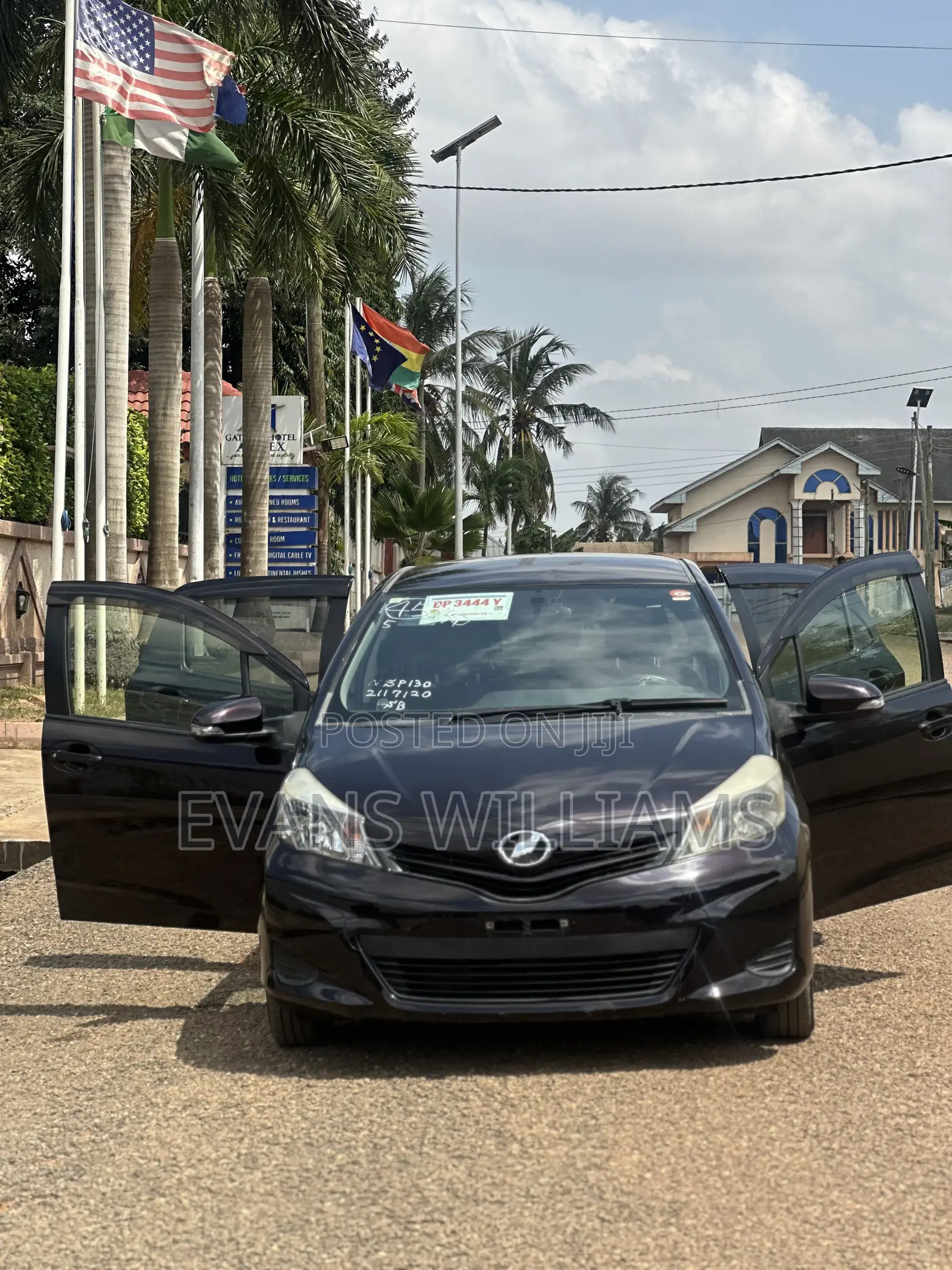 Toyota Vitz 1.3 FWD 5dr 2013 Purple