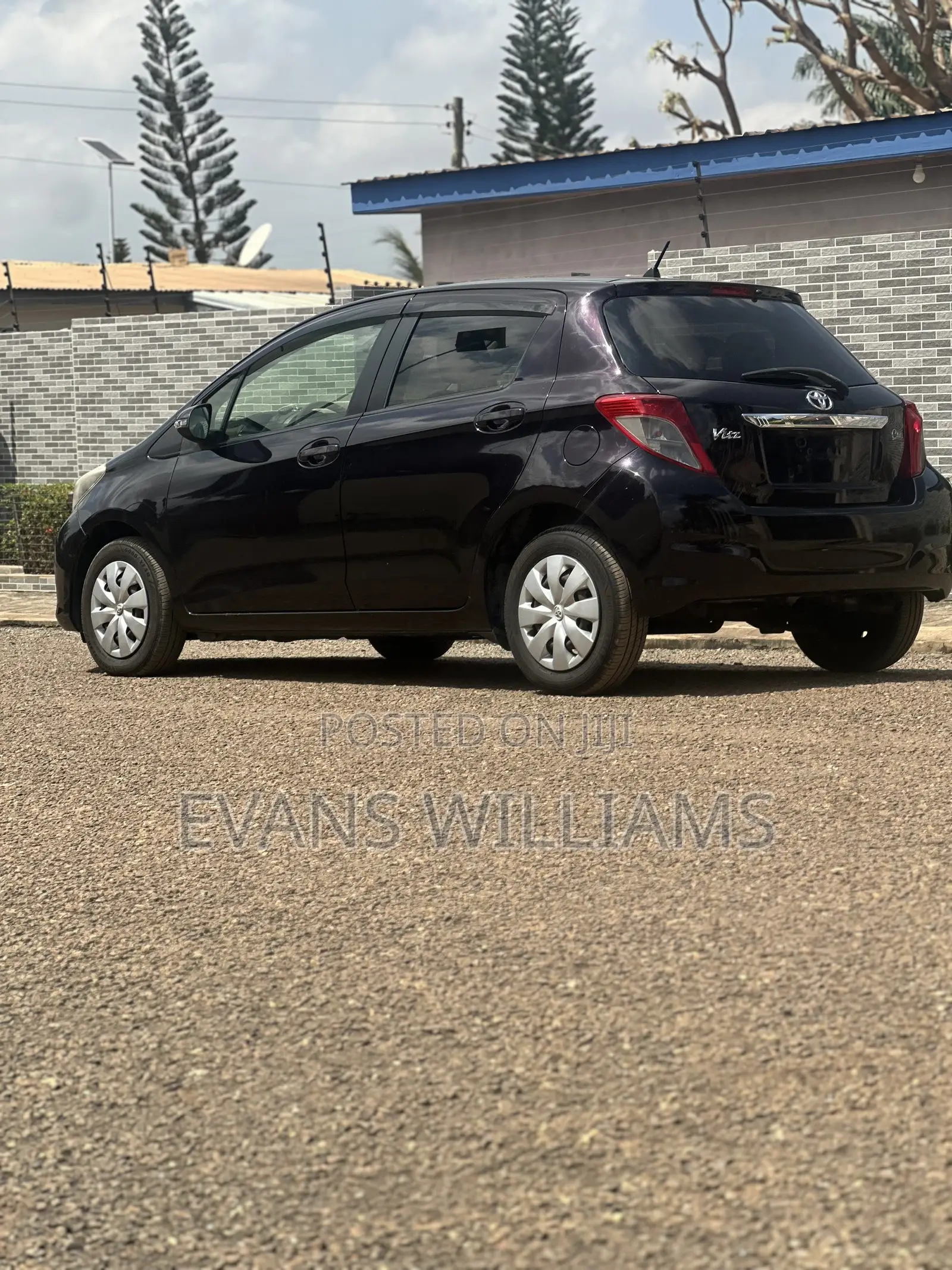 Toyota Vitz 1.3 FWD 5dr 2013 Purple