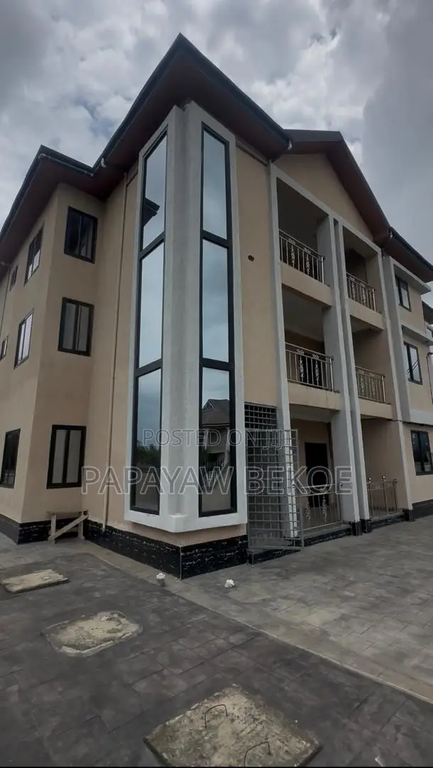 6bdrm House in New-Juaben Municipal for sale