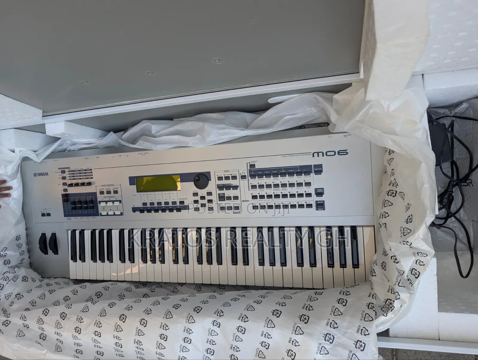 Yamaha Keyboard MO6