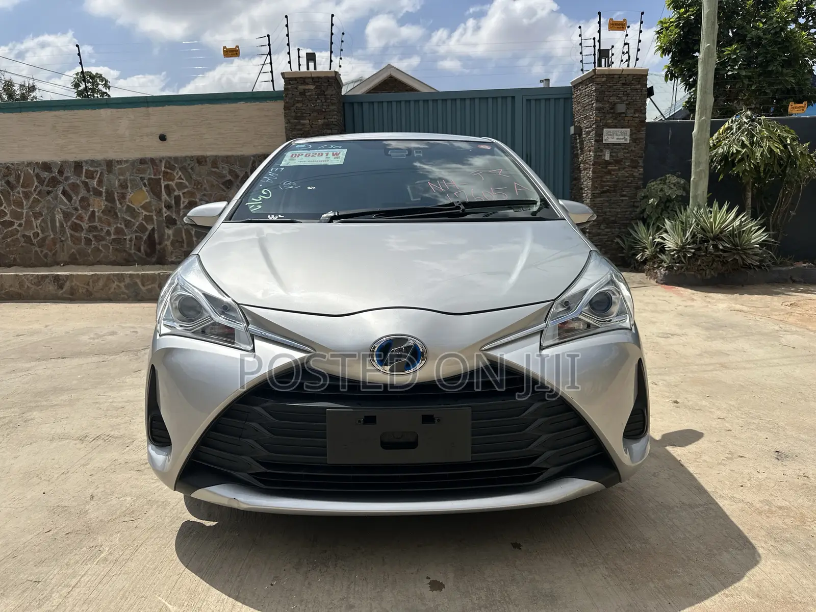 Toyota Vitz 1.5 FWD Hybrid 5dr 2017 Silver