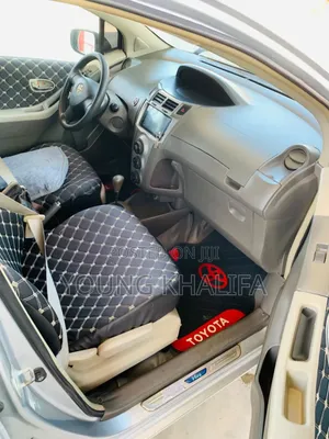 Toyota Vitz 2010 Silver