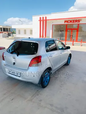 Toyota Vitz 2010 Silver