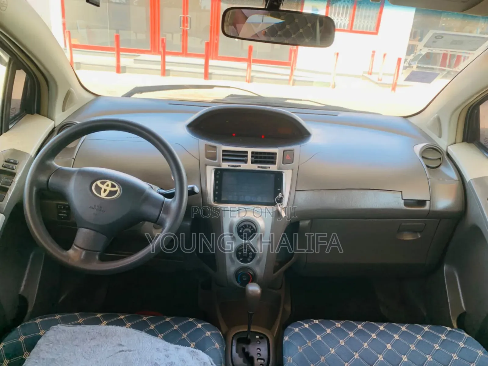 Toyota Vitz 2010 Silver