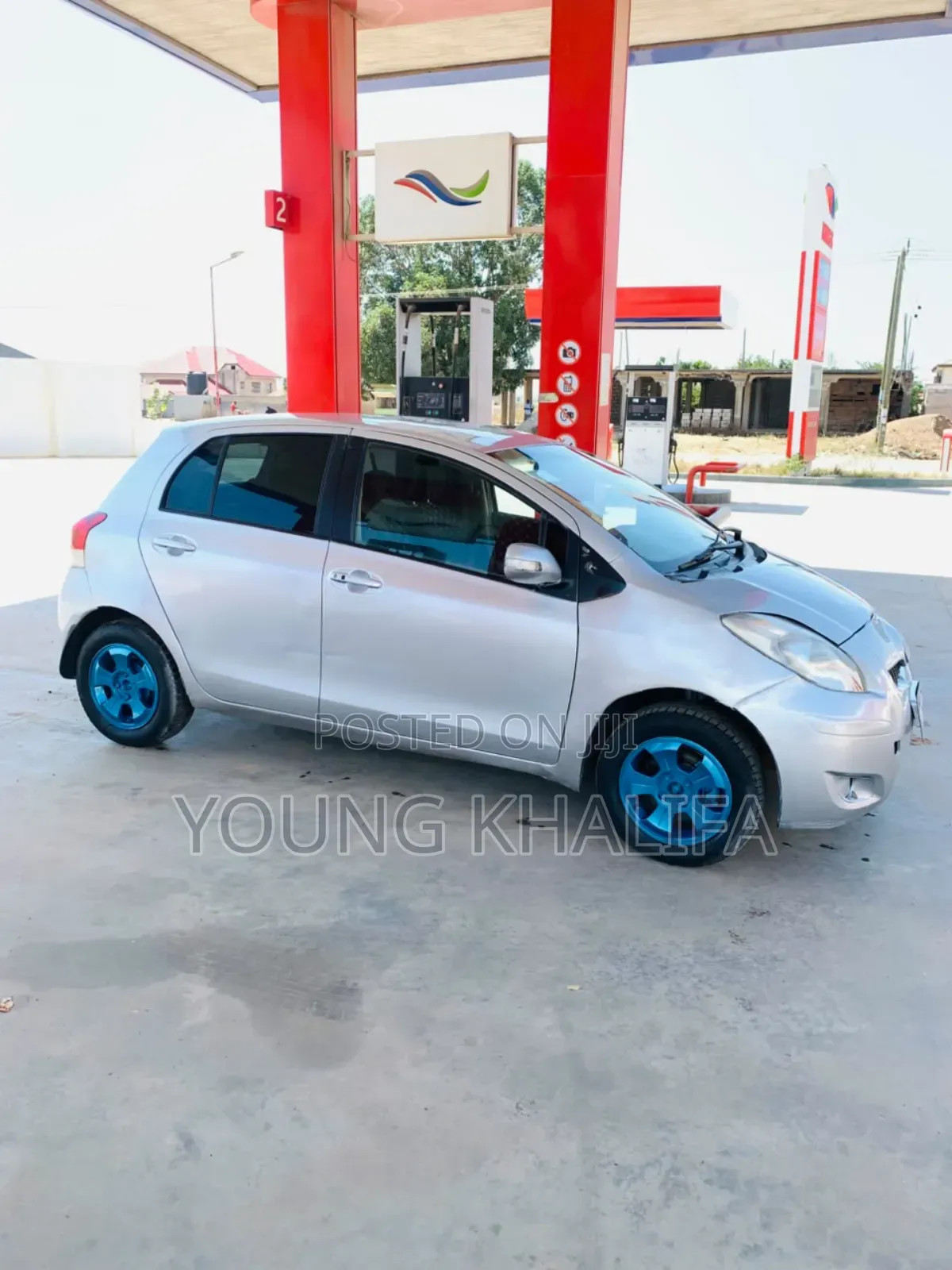 Toyota Vitz 2010 Silver