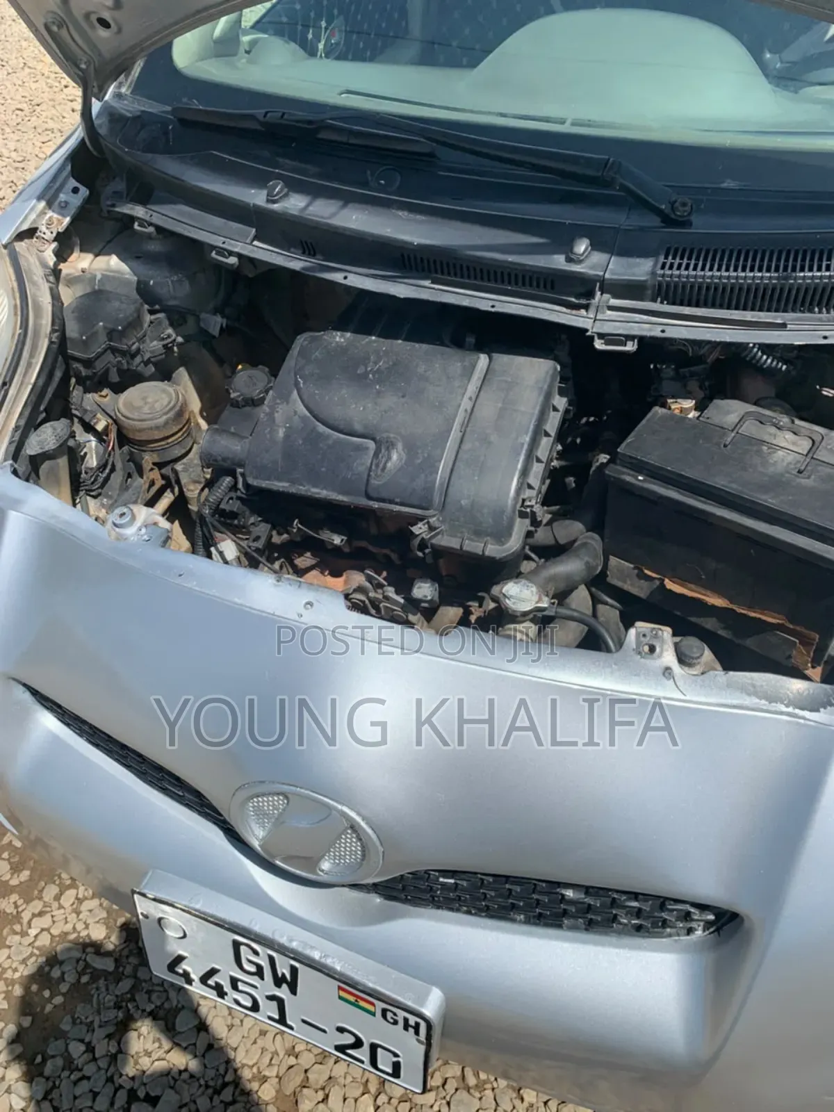 Toyota Vitz 2010 Silver
