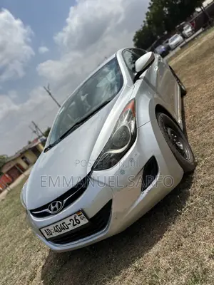Hyundai Elantra GLS Sedan FWD (1.8L 4cyl 6A) 2013 Silver