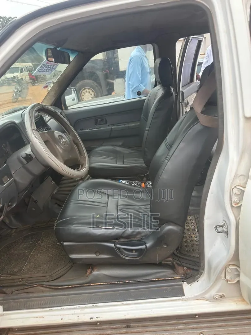 Nissan Hardbody 2008 White