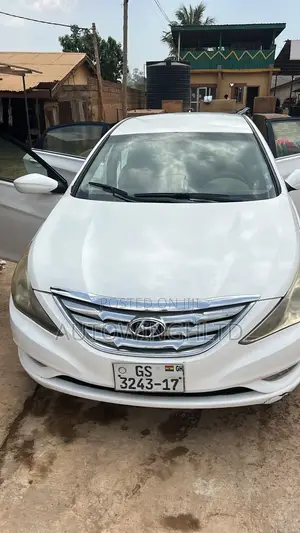Hyundai Sonata GLS Sedan FWD (2.4L 4cyl 6A) 2013 White