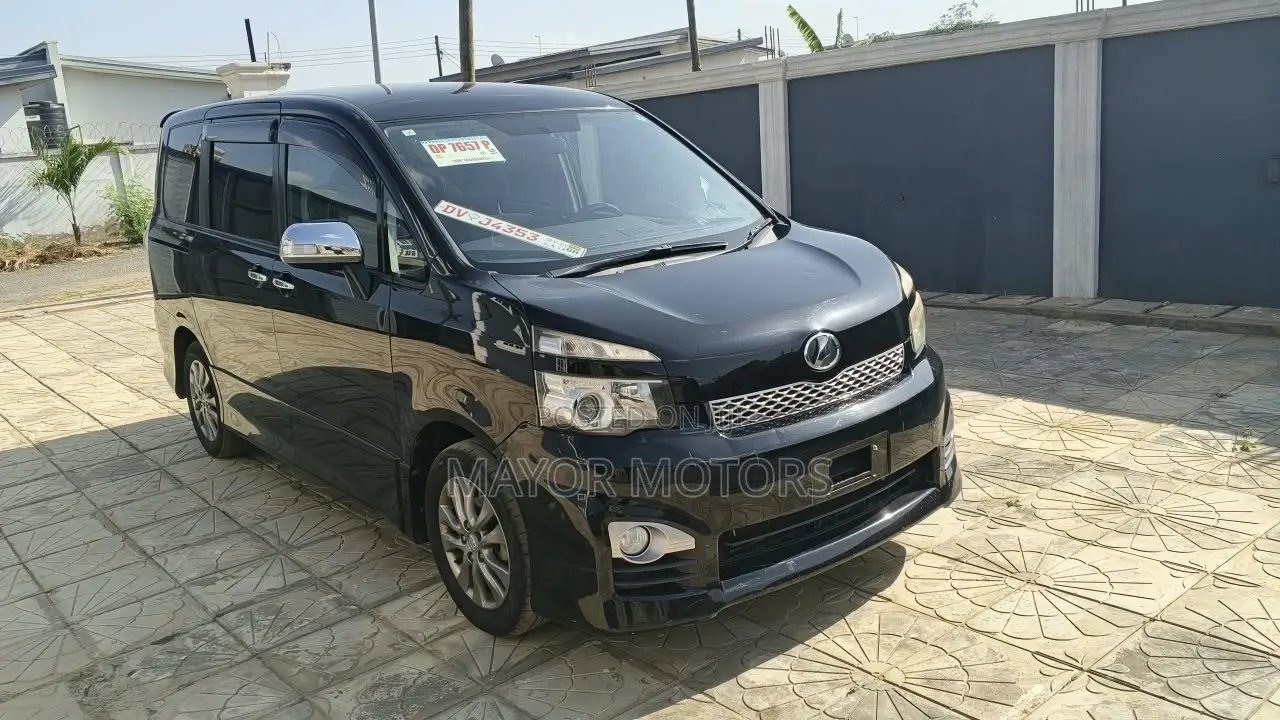 Toyota Voxy X L Edition 2WD 8-Seater 2013 Black