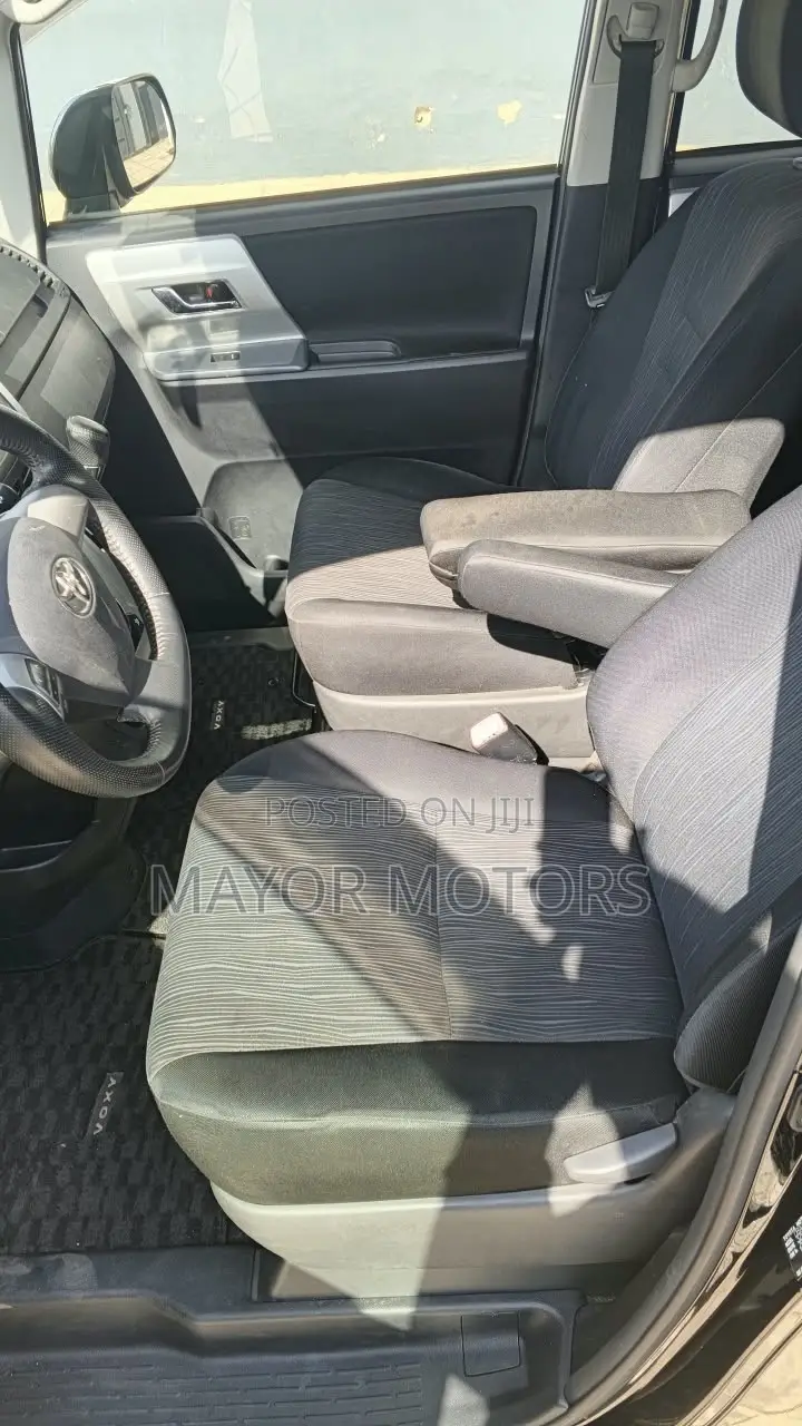 Toyota Voxy X L Edition 2WD 8-Seater 2013 Black