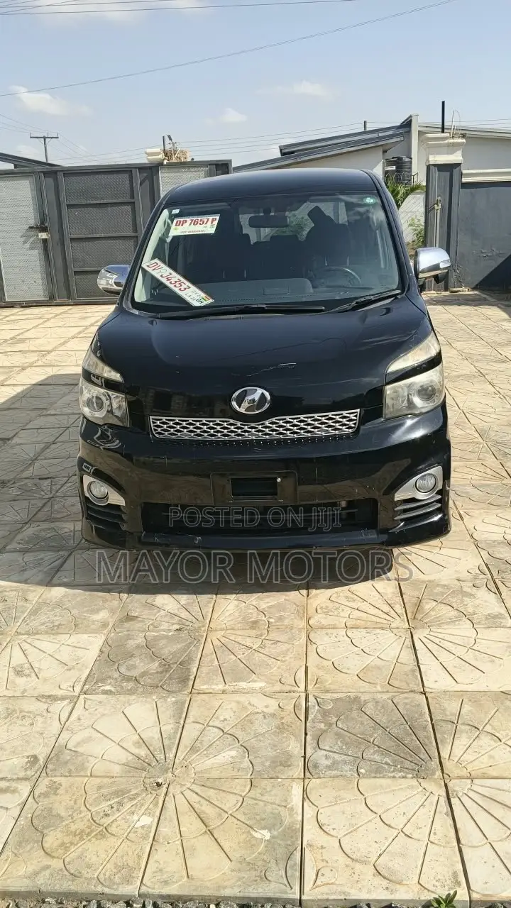 Toyota Voxy X L Edition 2WD 8-Seater 2013 Black