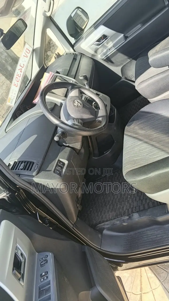 Toyota Voxy X L Edition 2WD 8-Seater 2013 Black