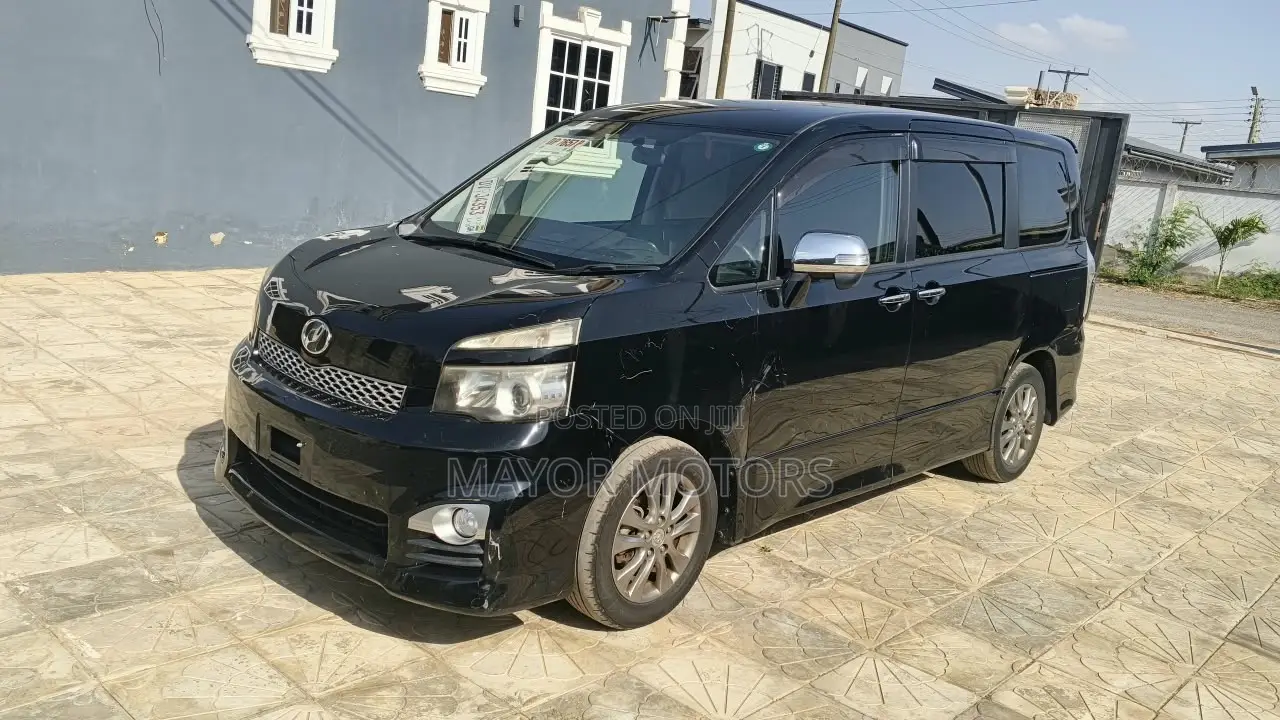 Toyota Voxy X L Edition 2WD 8-Seater 2013 Black