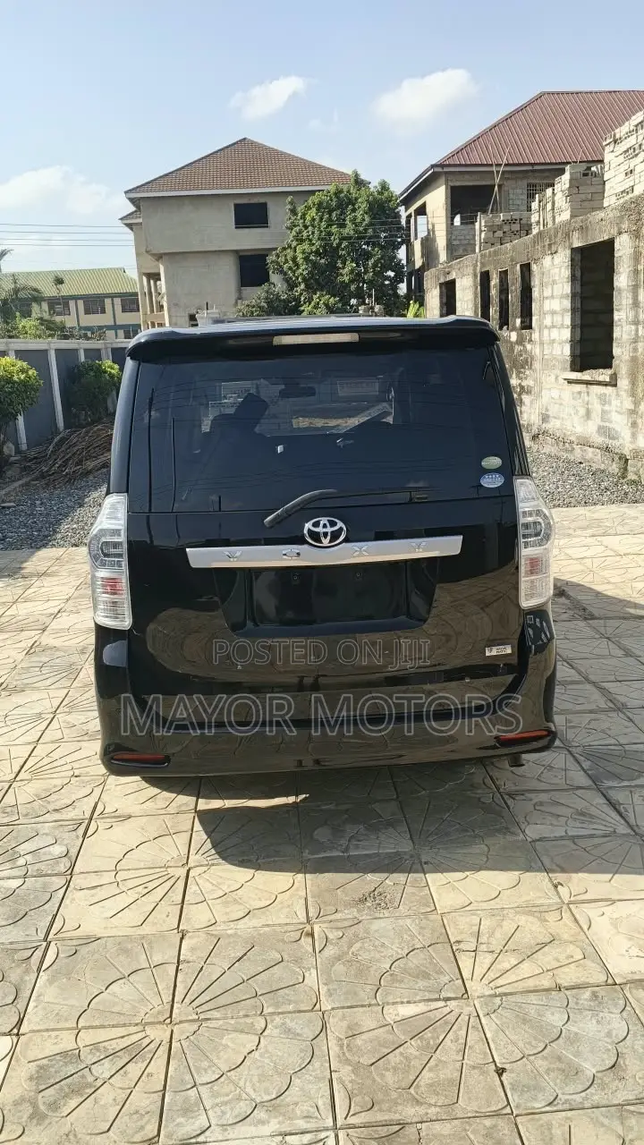 Toyota Voxy X L Edition 2WD 8-Seater 2013 Black