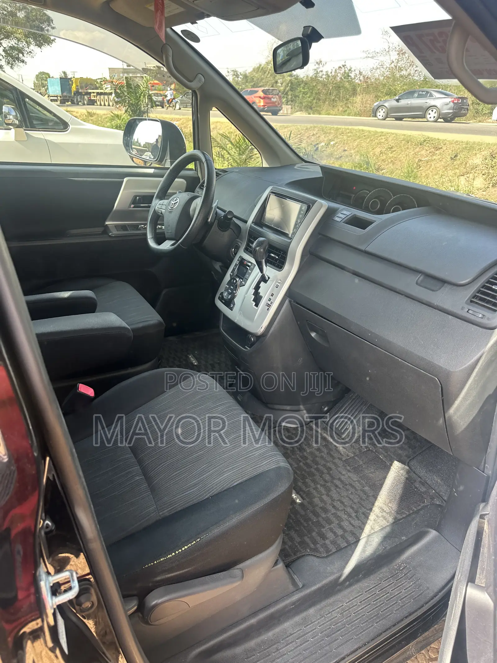 Toyota Voxy X L Edition 2WD 8-Seater 2013 Black