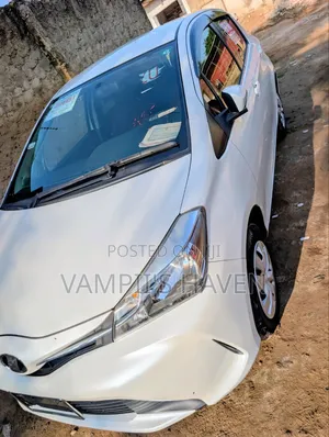 Toyota Vitz 1.3 AWD 5dr 2015 White