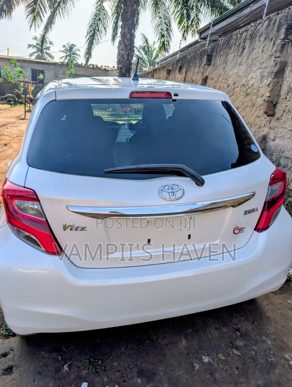 Toyota Vitz 1.3 AWD 5dr 2015 White
