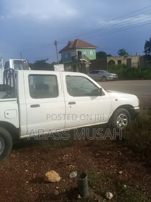 Nissan Hardbody 1999 White