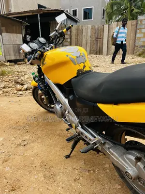 Honda CB 2010 Yellow