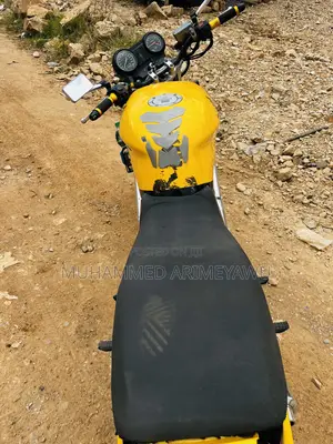 Honda CB 2010 Yellow