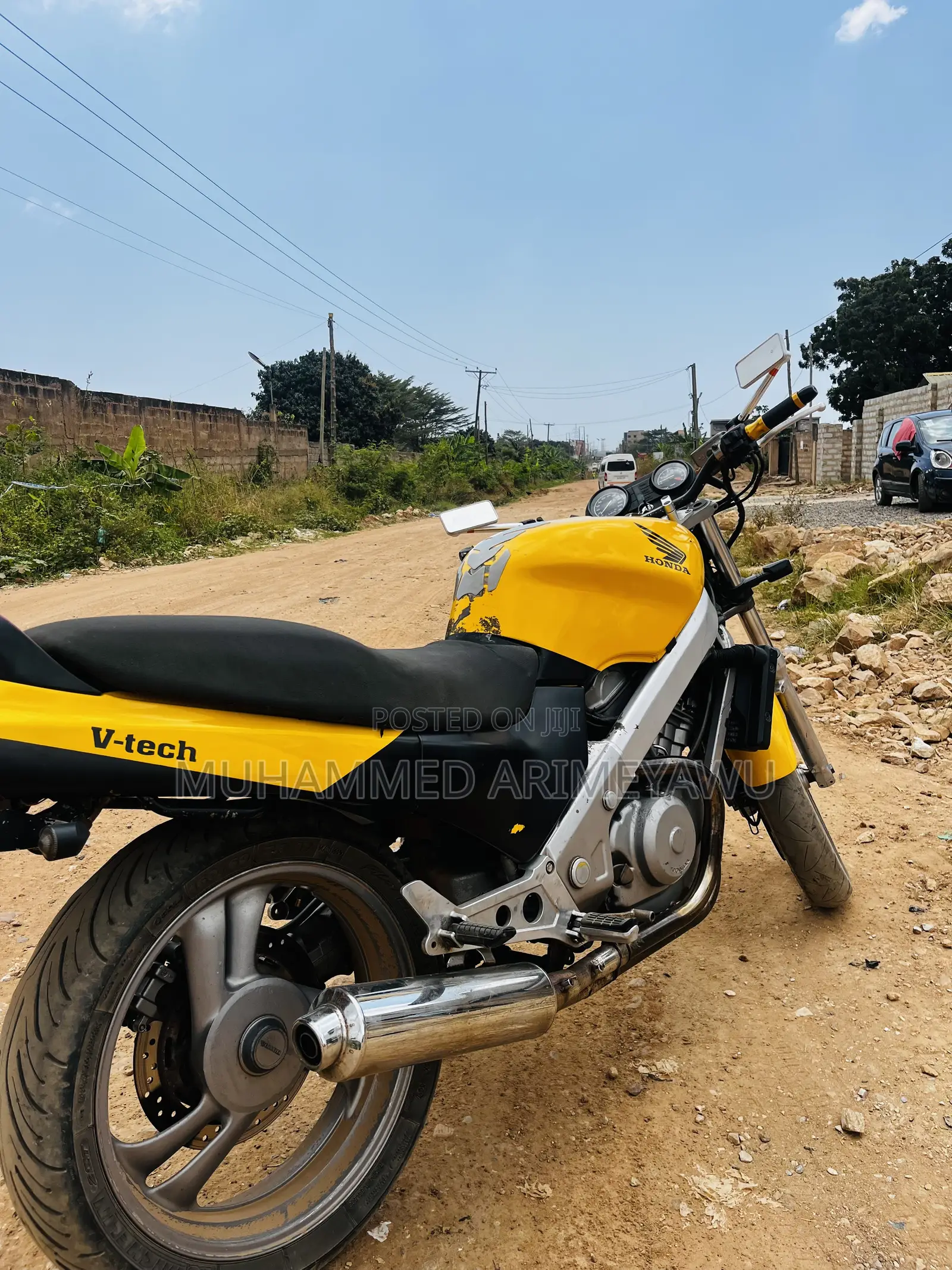 Honda CB 2010 Yellow