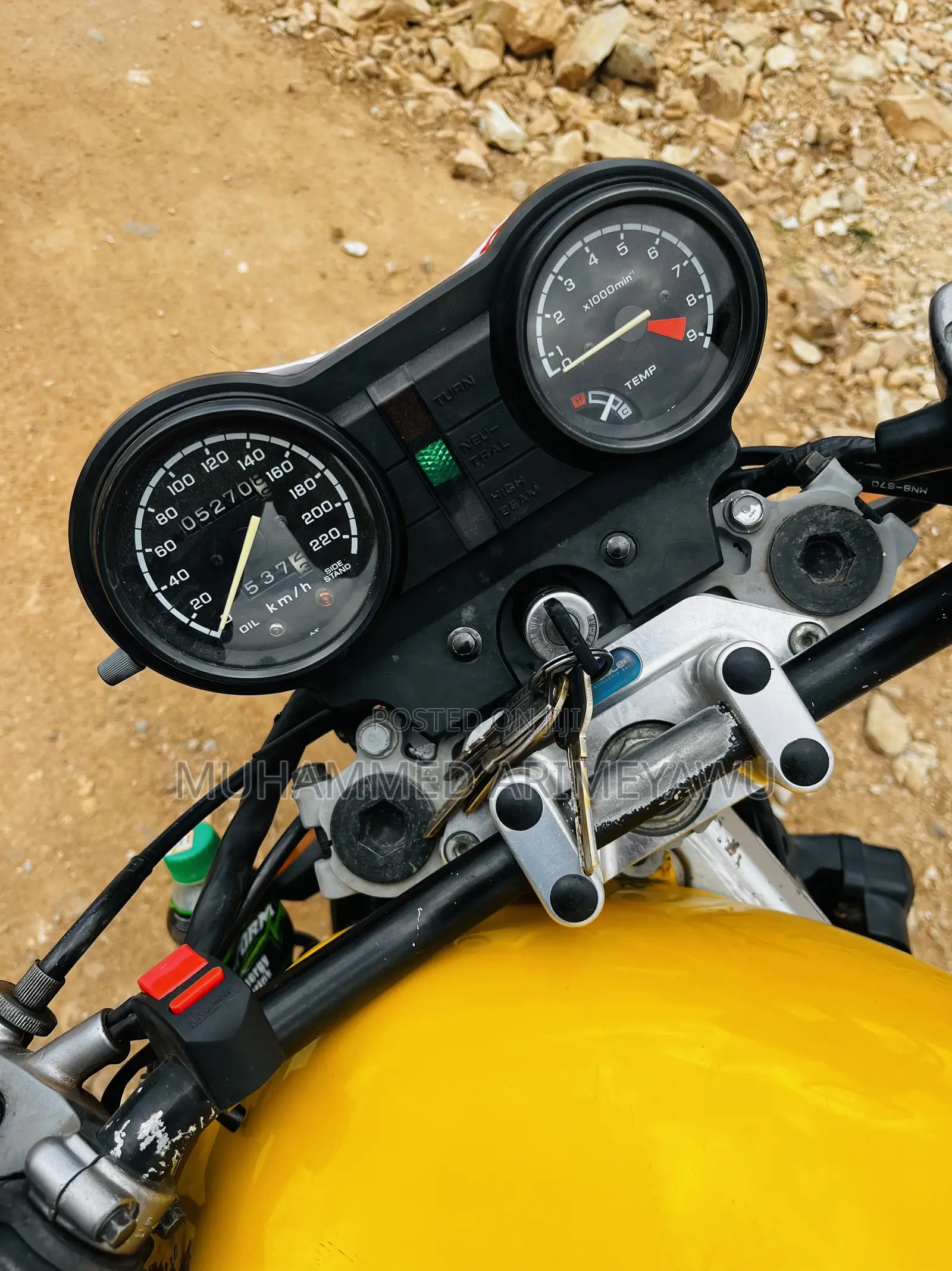 Honda CB 2010 Yellow