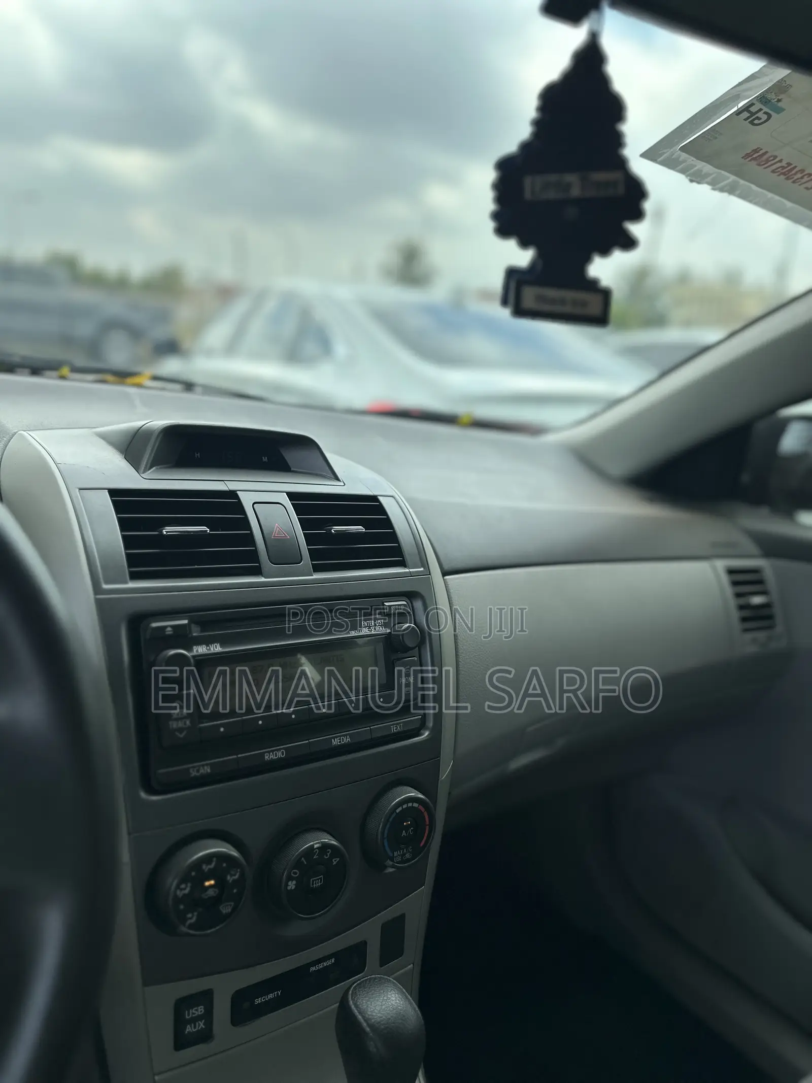 Toyota Corolla L 4dr Sedan (1.8L 4cyl 5M) 2012 Gray