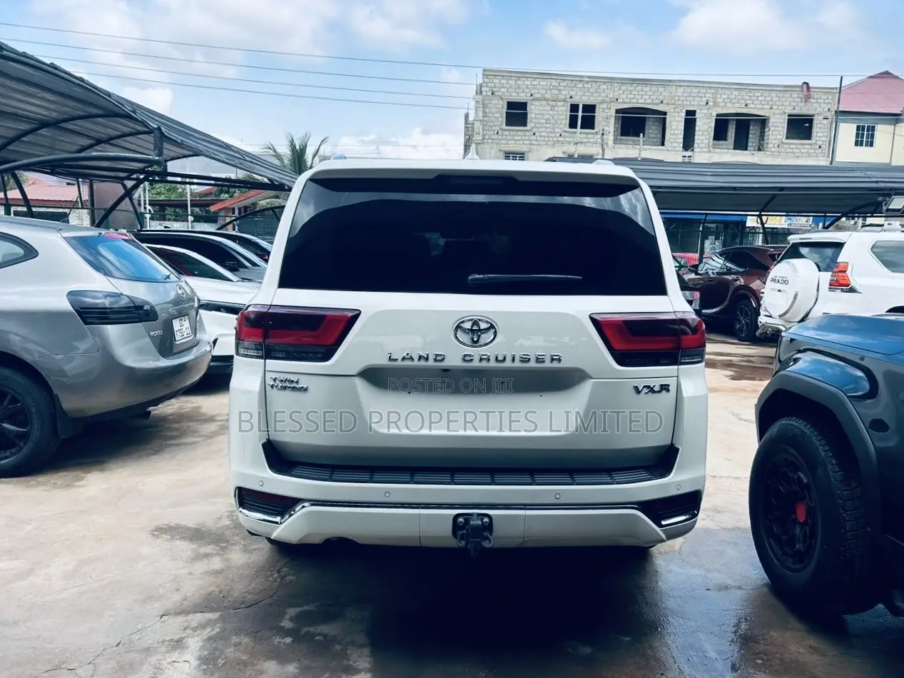 Toyota Land Cruiser 2022 White