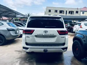 Toyota Land Cruiser 2022 White