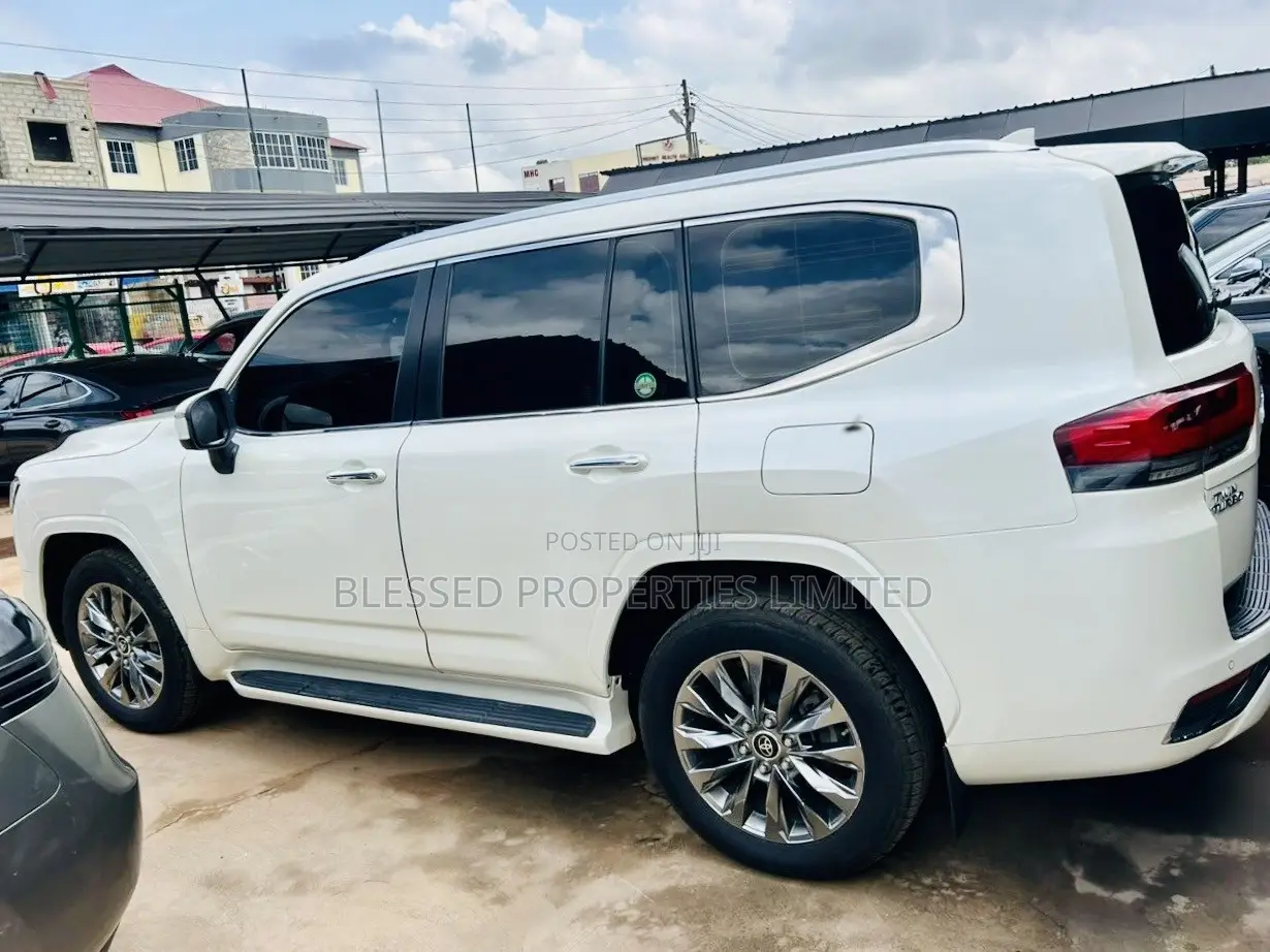 Toyota Land Cruiser 2022 White