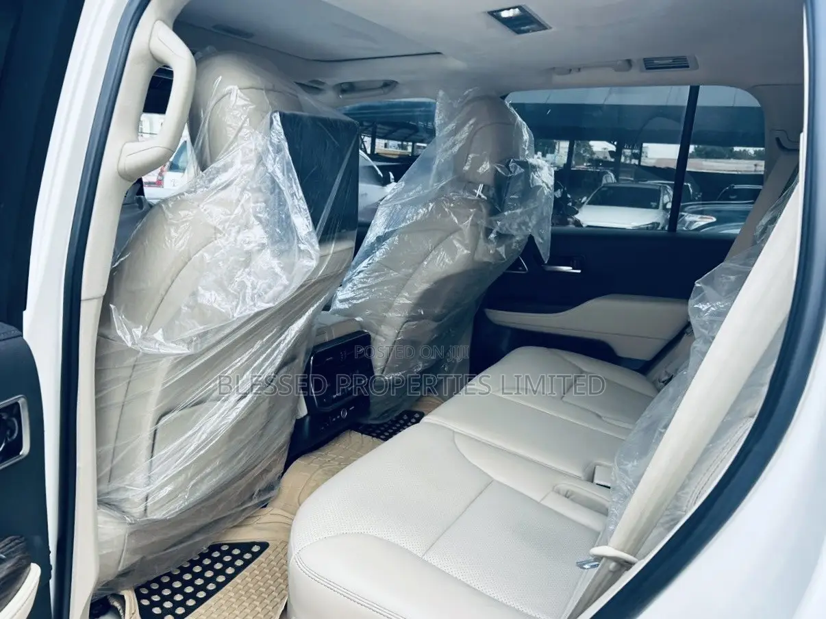 Toyota Land Cruiser 2022 White