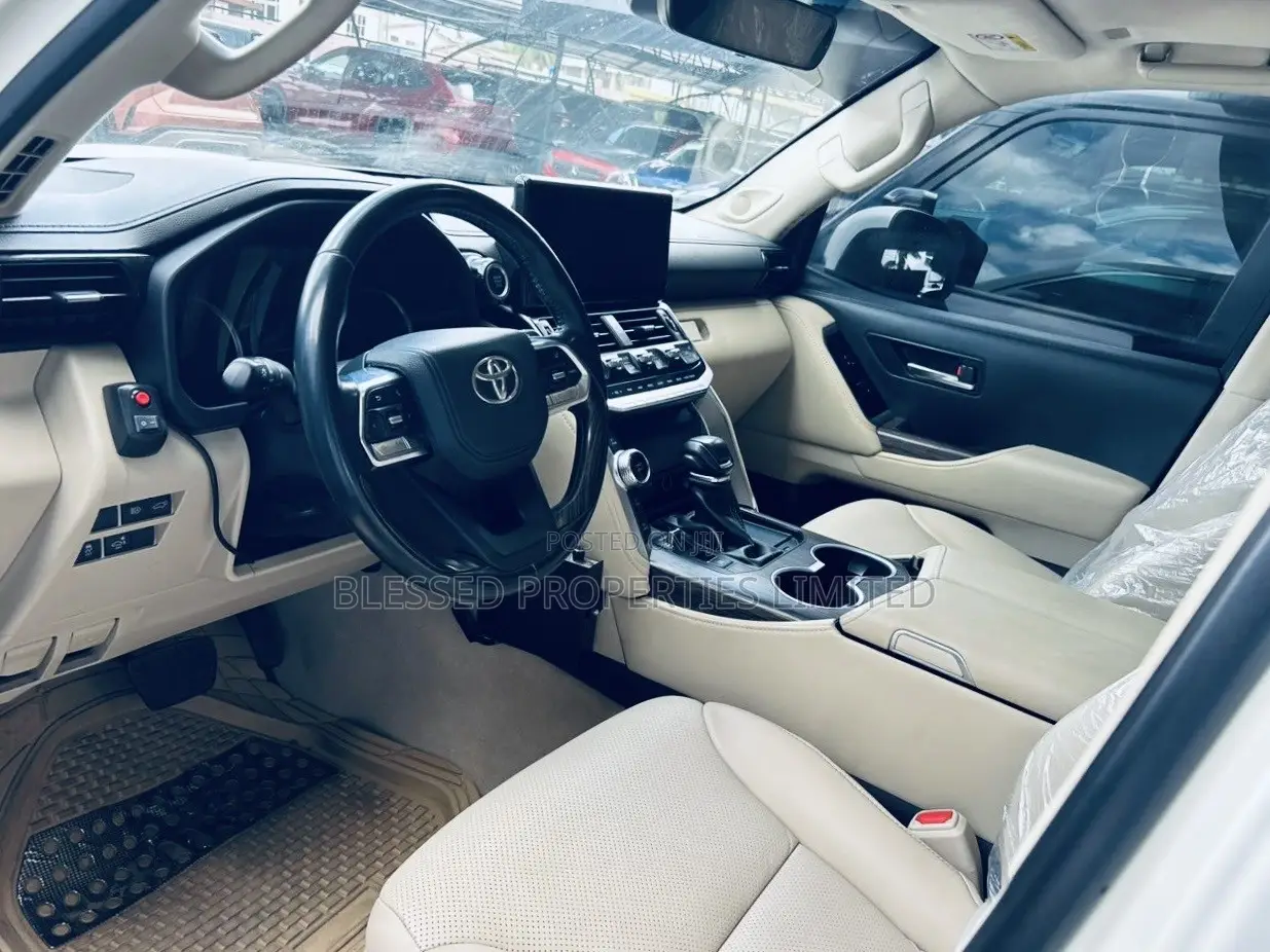 Toyota Land Cruiser 2022 White