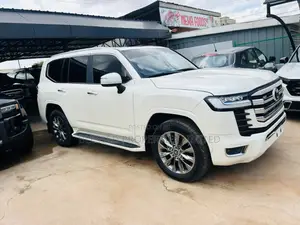 Toyota Land Cruiser 2022 White