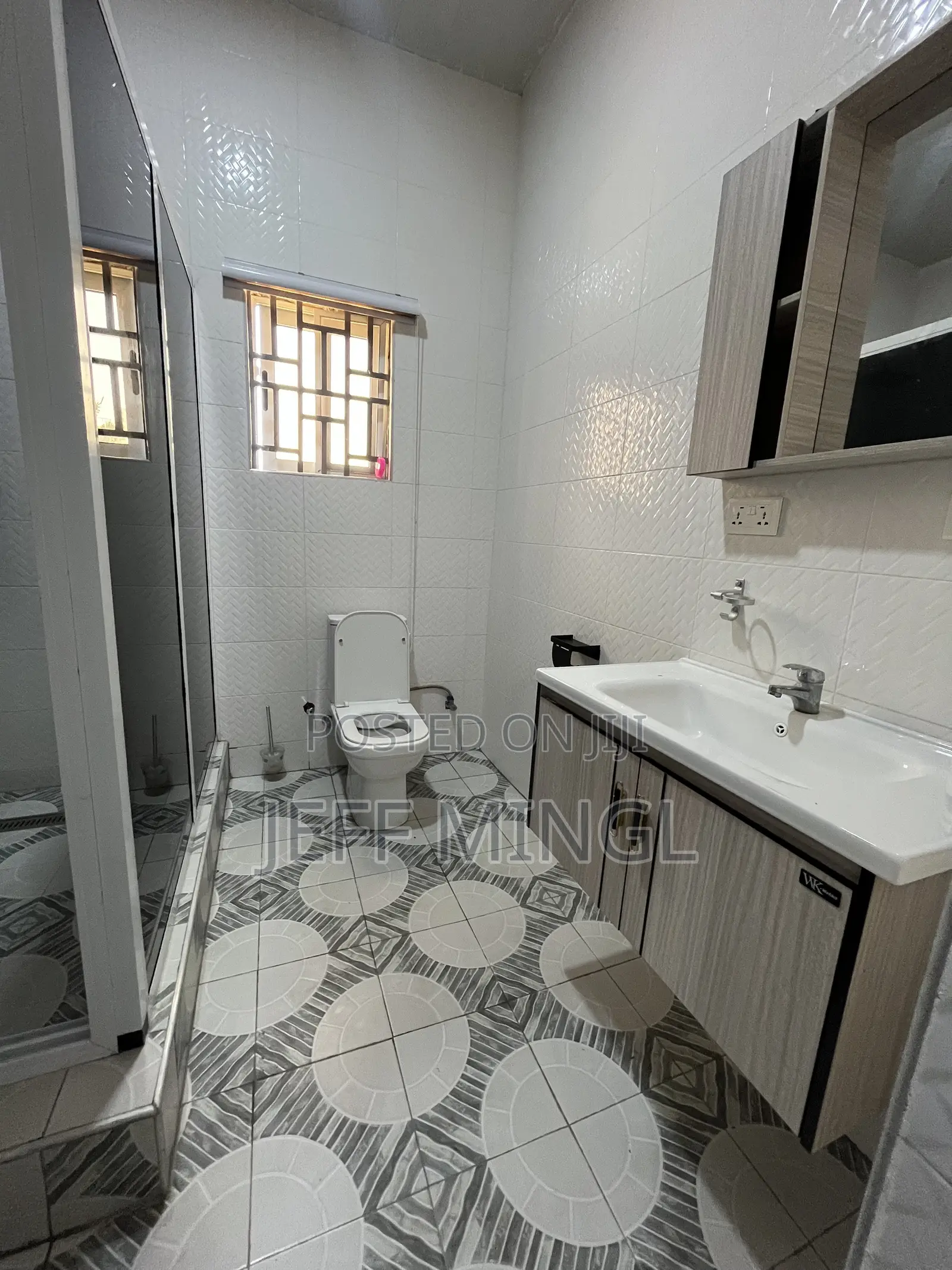 Furnished 2bdrm Apartment in Oxford Street for rent