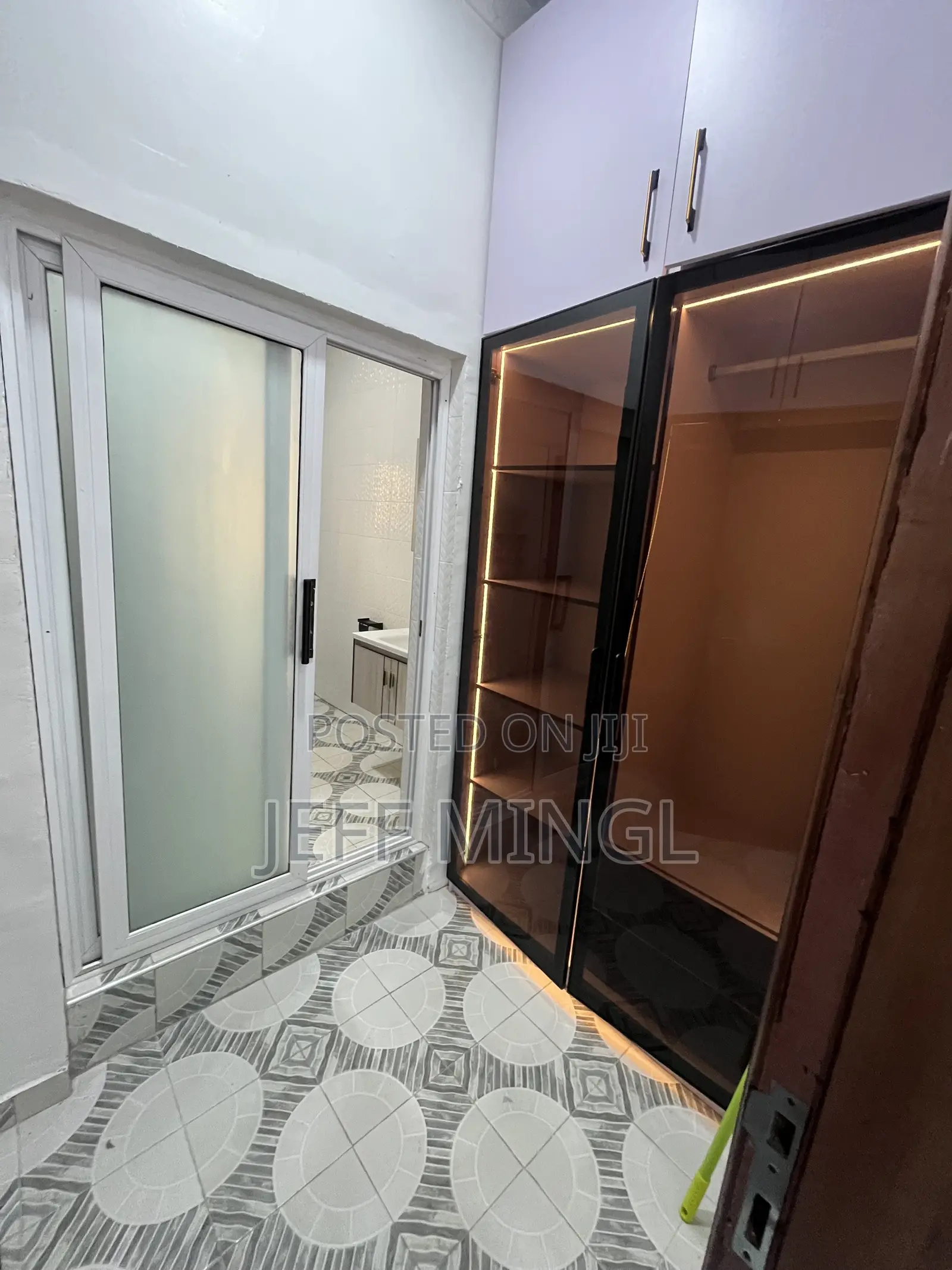 Furnished 2bdrm Apartment in Oxford Street for rent